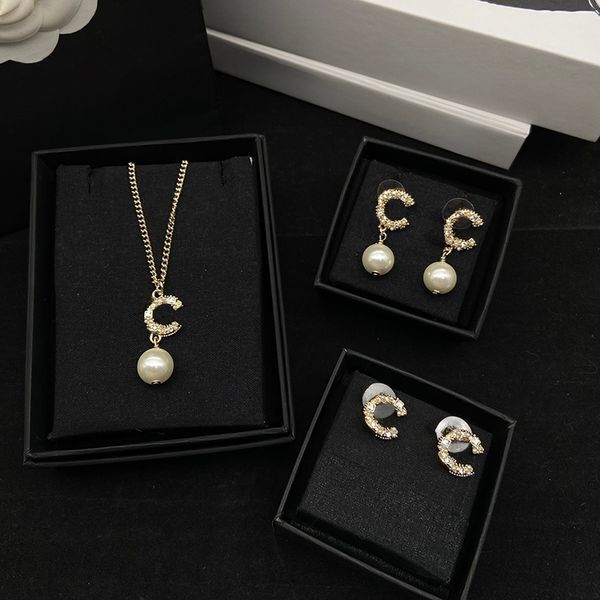 Color: Cc - Adult: yes - Fashion Classic Necklace Earring Earnail Set Series Elegant Necklace Fashion Men's and Women's Chain Wedding Brooch Earnail Set Special Design Jewelry Top Quality