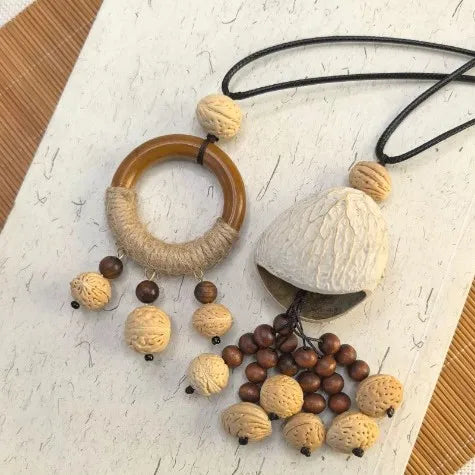 Yunyu Fruit Shell Ringing Necklace Hanging Bell Walnut Fruit Pendant Sweater Chain Cotton and Hemp Clothing Accessories