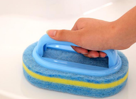 The versatile cleaning brush for kitchen